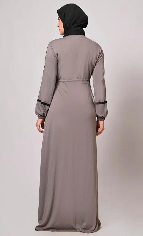 Modest Athleisure: Sporty Grey Abaya with Pockets