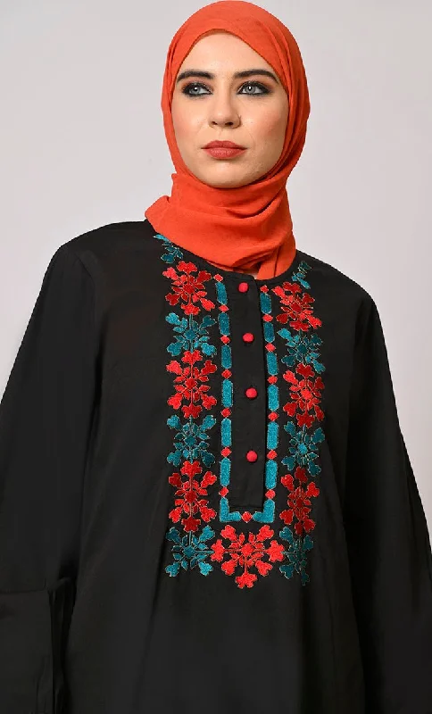 Embroidered Opulence: Black Abaya with Practical Pockets