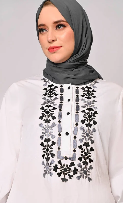 Embroidered Opulence: White Abaya with Practical Pockets