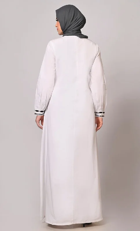 Embroidered Opulence: White Abaya with Practical Pockets